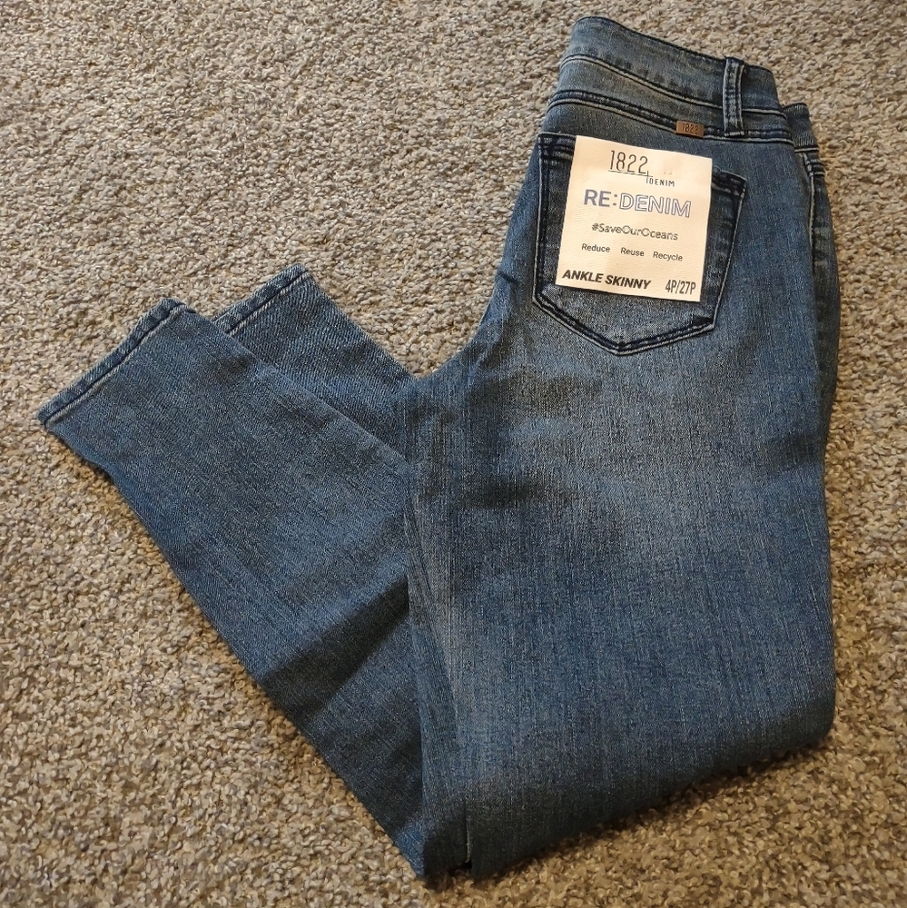 1822 Denim Blue Jeans